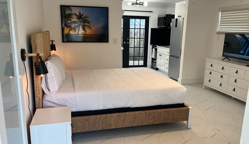 Mini Suite 1