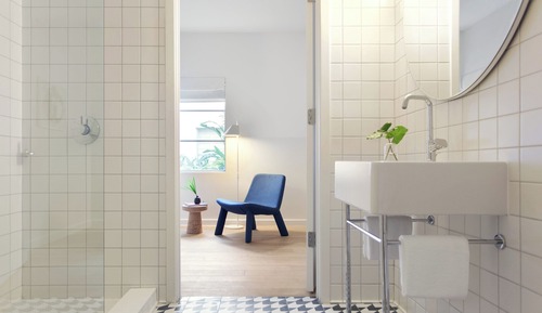 Room, 1 King Bed, Roll-in Shower (Communications Accessible)