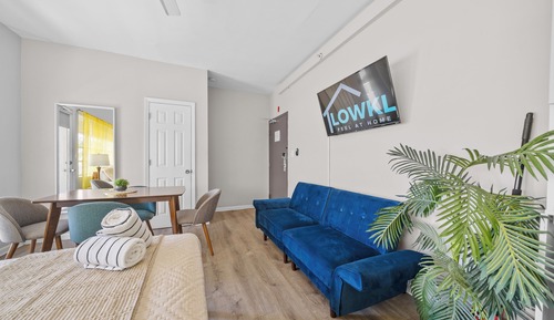 Premium Queen Studio w/ Balcony & Sofa Bed