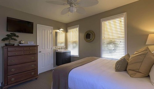 Room (32)