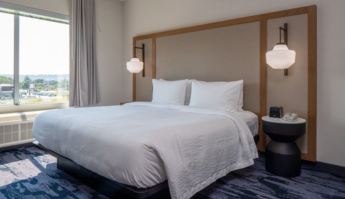Room, 1 King Bed, Hearing Accessible (Roll-in Shower)
