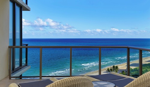 Deluxe Room, 1 King Bed, Balcony, Ocean View (Mobility Accessible, Tub)
