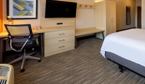 Standard Room, 1 Queen Bed, Accessible