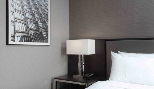 Suite, 1 Bedroom (Mobility/Hearing Access, Roll-in Shwr)