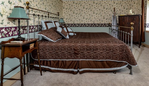 Double Room (Dogwood)
