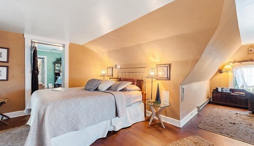 Traditional Studio Suite, 1 Queen Bed with Sofa bed (Pet Friendly)