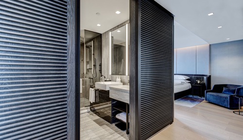 Deluxe Suite, 1 Bedroom, City View, Corner ( 1 King Bed)