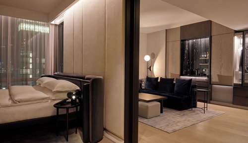 Suite, 1 Bedroom, Corner (Skyline View, 1 King Bed)