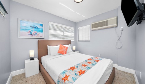 One Bedroom Queen Suite