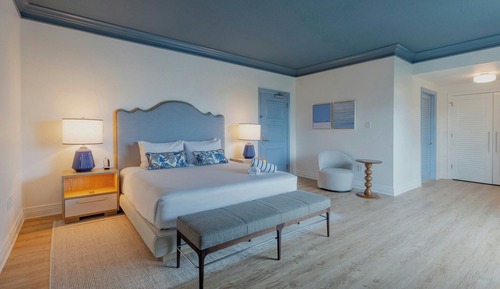 Classic Room, 1 King Bed, Balcony, City View