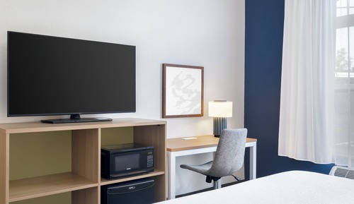 Room, 1 King Bed, Accessible, Bathtub (Mobility & Hearing)