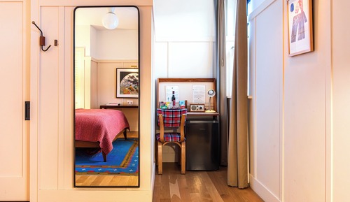 Room, 1 King Bed (Wall St)