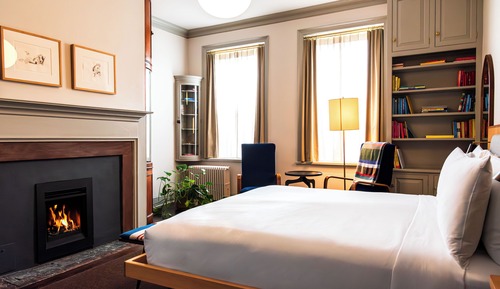 Grand Room, 1 King Bed, Fireplace (Pearl St)
