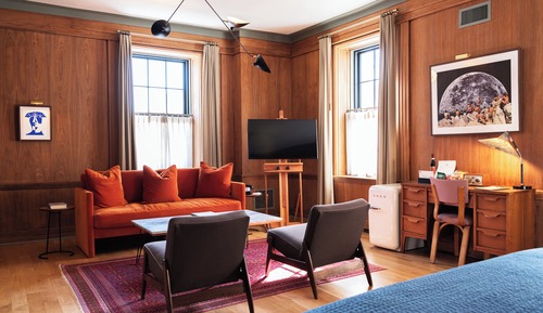 Suite (Wall St)