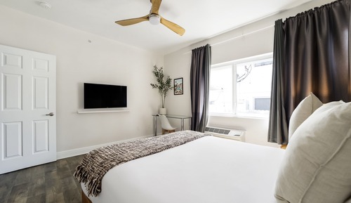 Superior Studio, 1 Queen Bed, Kitchenette (Self check-in)