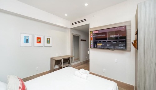 Basic Suite, 1 Queen Bed, Accessible Bathtub (Self check-in)