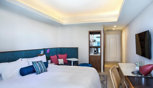 Signature Condo, 2 Bedrooms, Non Smoking, Balcony