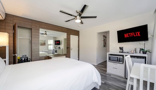 Basic Room, 1 Queen Bed, Kitchenette (Self check-in)