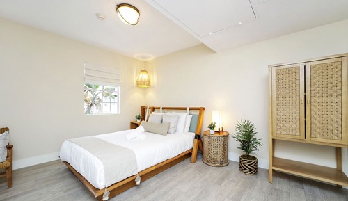 Standard Room, 1 Queen Bed, Private Bathroom (Self check-in)