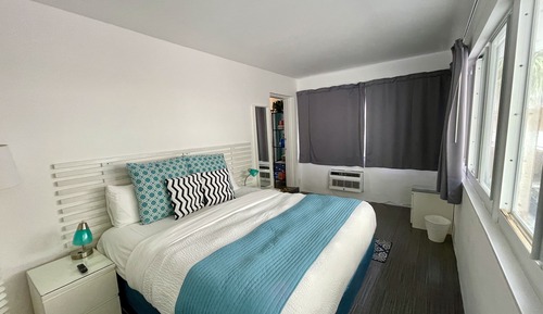 Double King Kitchenette
