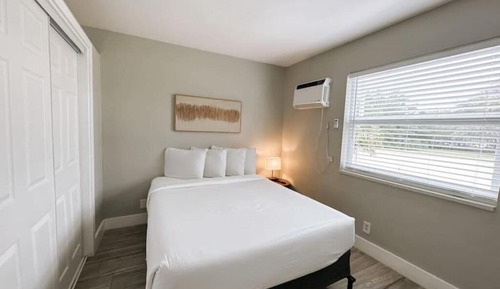 City Single Room, 1 Queen Bed with Sofa bed, Non Smoking (Rustic 12)