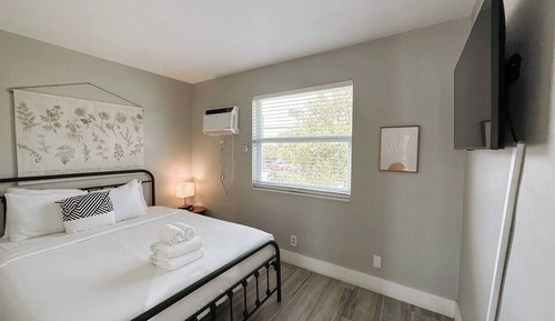 Basic Single Room, 1 Queen Bed with Sofa bed