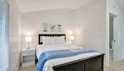 Classic Studio, 1 Queen Bed (Bougnevillia Suites)