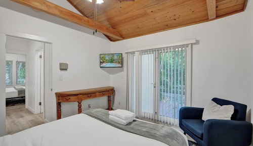 Classic Double Room, 2 Queen Beds (Mango House)
