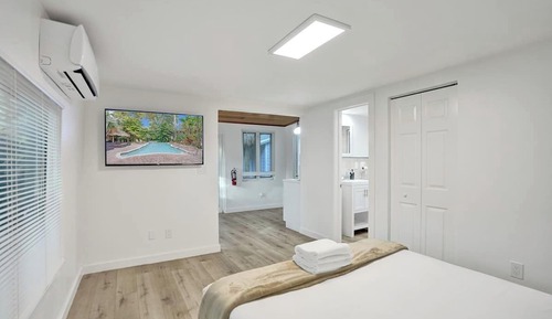 Classic Studio, 1 Queen Bed (Jasmine Suite)
