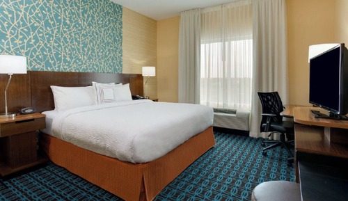 Room, 1 King Bed, Roll-in Shower