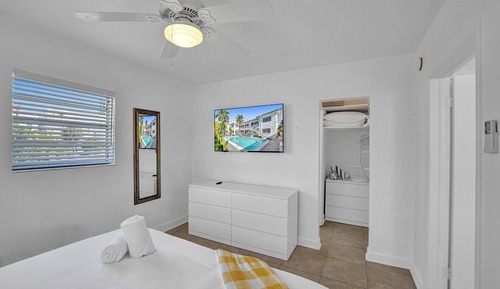 Royal Apartment, Pool View