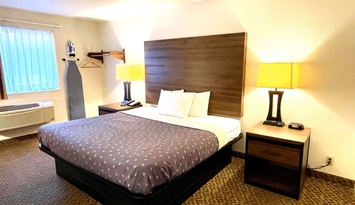 Standard Room, 1 Queen Bed, Accessible, Refrigerator & Microwave