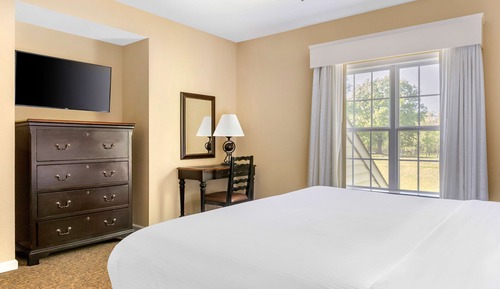 4 BEDROOM 2KG 1QN 2TWN 2 STORY DELUXE SUITE