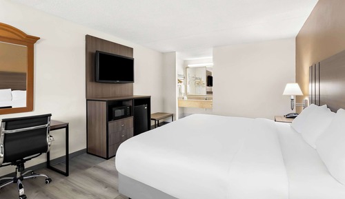 1 King Bed, Non Smoking