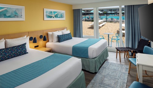 Room, 2 Queen Beds, Balcony, Courtyard View