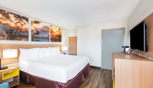 Standard Room, 1 King Bed, Non Smoking, Refrigerator & Microwave