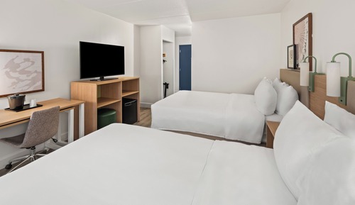 Room, 2 Queen Beds, Accessible (Mobility & Hearing, Roll-in Shower)