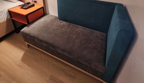 1 King Bed with Lounge Chair Non-Smoking