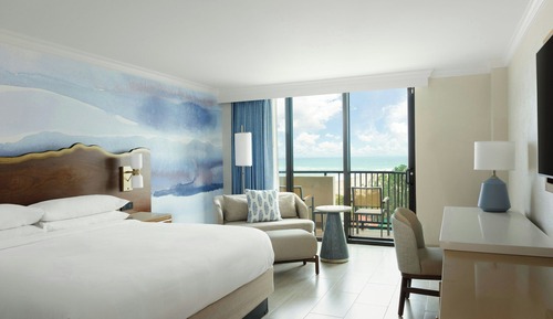 Deluxe Room, 1 King Bed, Partial Ocean View (Mobility Accessible, Tub)