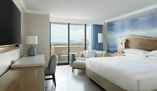 Deluxe Room, 1 King Bed, Balcony, Oceanfront (Balcony)