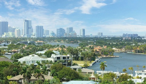 Deluxe Room, 1 King Bed, Intracoastal View (Mobility Accessible, Tub)