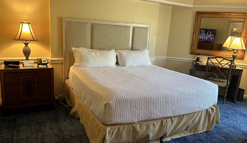 Standard Room, 1 King Bed, Balcony