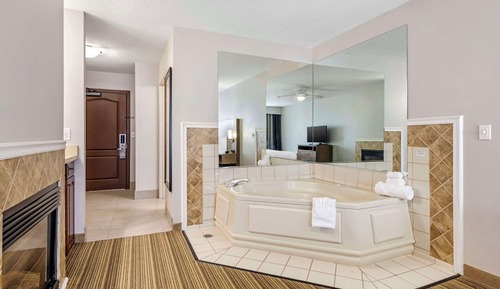 Room, 1 King Bed, Non Smoking, Fireplace