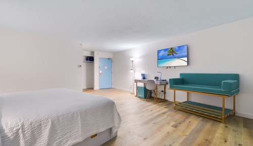 Classic Room, 1 King Bed, Accessible, Non Smoking (Mobility/Hearing, Roll-In Shower)