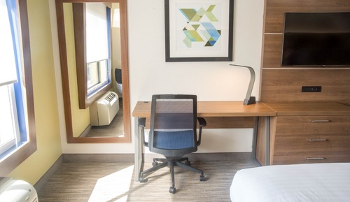 Standard Room, 1 King Bed, Accessible (Accessible Shower)