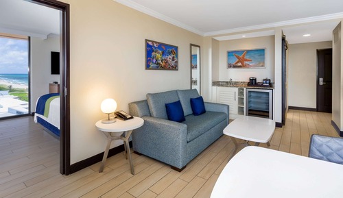 Suite, 1 King Bed, Non Smoking, Corner