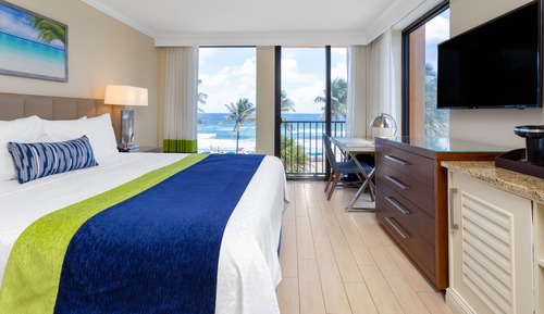 Room, 1 King Bed, Corner (Ocean)