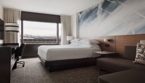 Room, 1 King Bed (Mobility/Hearing Access, Roll-In Shwr)