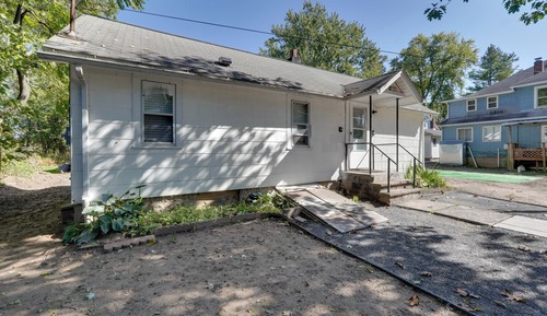 House (1 Bedroom)