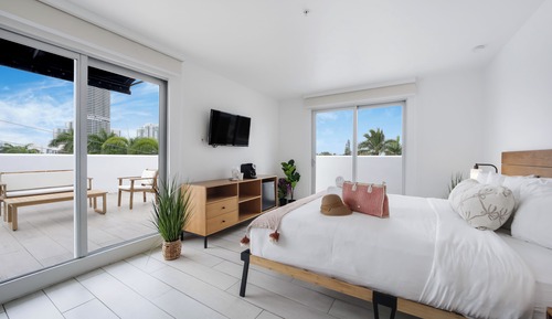 Superior Room, 1 King Bed, Balcony (Self check)
